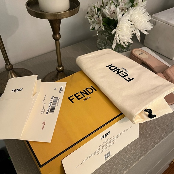 Fendi debossed-logo slide sandals- size- 39 sold out everywhere - Picture 11 of 14